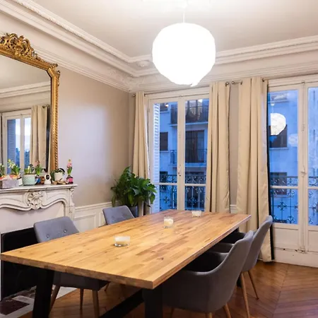 Spacious T3 With Balcony Appartement *